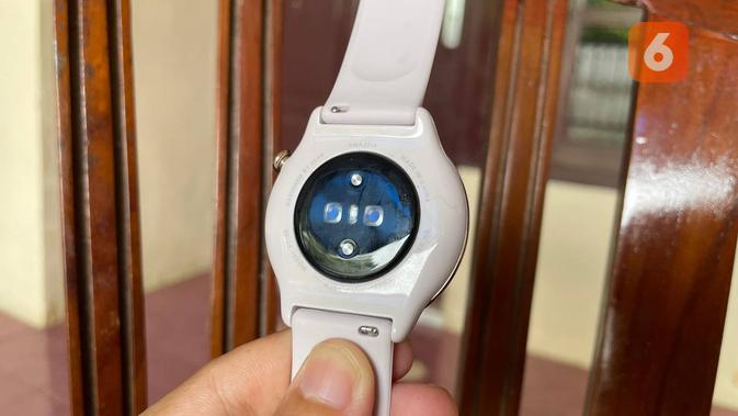 <p>Amazfit GTR Mini, smartwatch Rp 1 jutaan yang memiliki 120 mode olahraga dan baterai tahan hingga 14 hari (/ Agustin Setyo Wardani).</p>