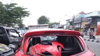 Mobil Mazda yang dikemudikan seorang dokter menabrak pemotor di Jalan Kesehatan, Gambir, Jakarta Pusat.(Foto:Liputan6/Ady Anugrahady)