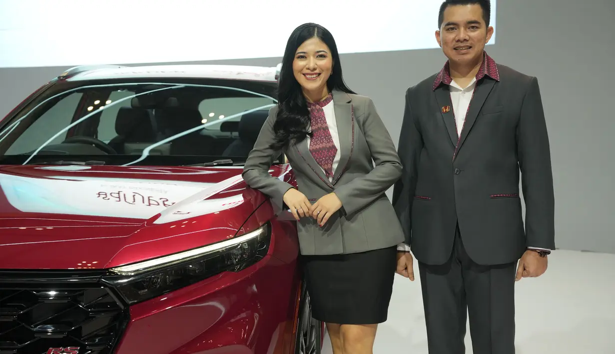 Motif berbentuk wajik melambangkan keharmonisan hubungan Honda dengan para konsumennya, motif bunga sakura melambangkan harapan untuk mencapai kualitas yang berkelanjutan. Pada motif tiga titik melambangkan Three Joys Honda yang adalah Joy of Buying, Joy of Selling dan Joy of Creating dimana juga melambangkan tiga penghargaan bagi individu yaitu inisiatif, kesetaraan dan kepercayaan. [Honda]
