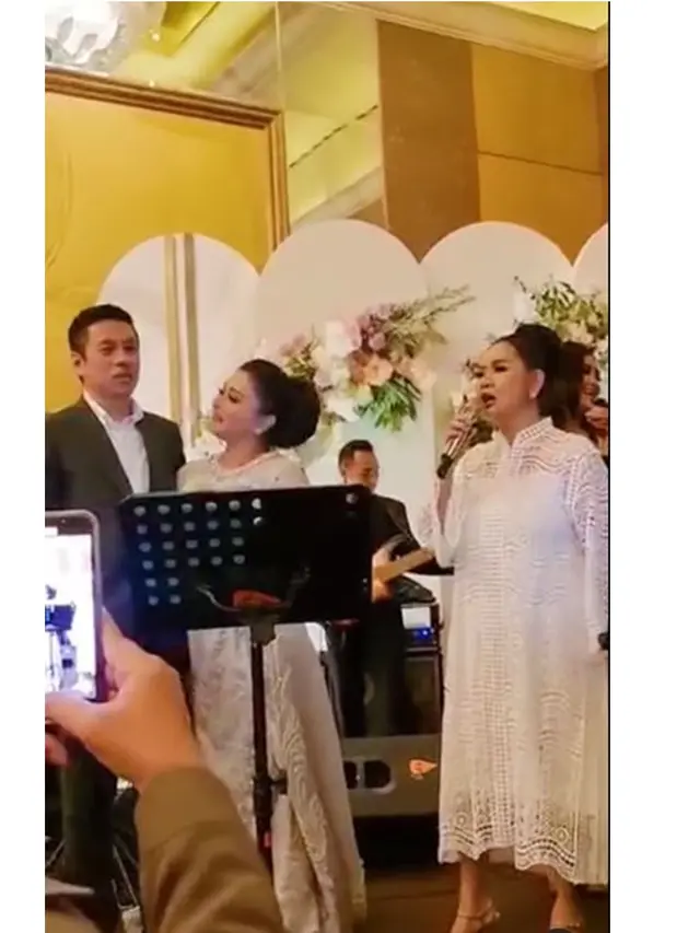 7 Potret Anniversary Pernikahan Tamara Geraldine, Mewah Dihadiri Artis Senior