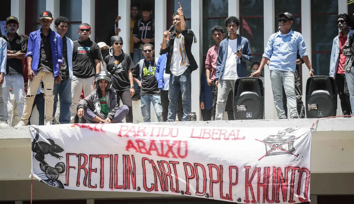 Sedikitnya empat pengunjuk rasa terluka dan langsung dilarikan ke fasilitas kesehatan terdekat. (VALENTINO DARIELL DE SOUSA/AFP)