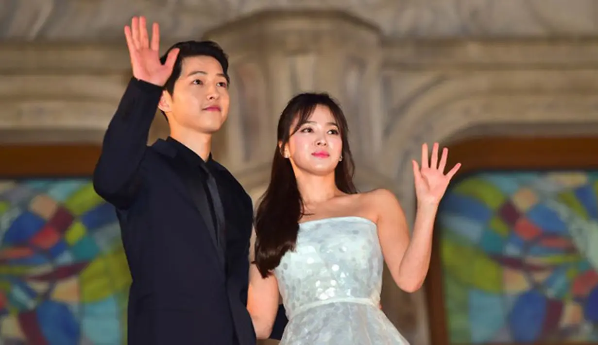 Seperti yang dilaporkan Soompi beberapa waktu lalu, seorang penggemarnya menuliskan proses lamaran Joong Ki dan Song Hye Kyo di Twitter. Fansnya mengatakan lamaran tersebut berlangsung di sebuah restoran. (AFP/Bintang.com)