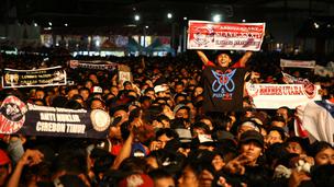 Ulang Tahun Slank Terbaru Berita Foto Video Fimela Com Penabuh drum bimo setiawan almachzumi alias bimbim mengatakan, slank bakal merayakan ulang tahun di tempat yang berbeda dari biasanya. ulang tahun slank terbaru berita