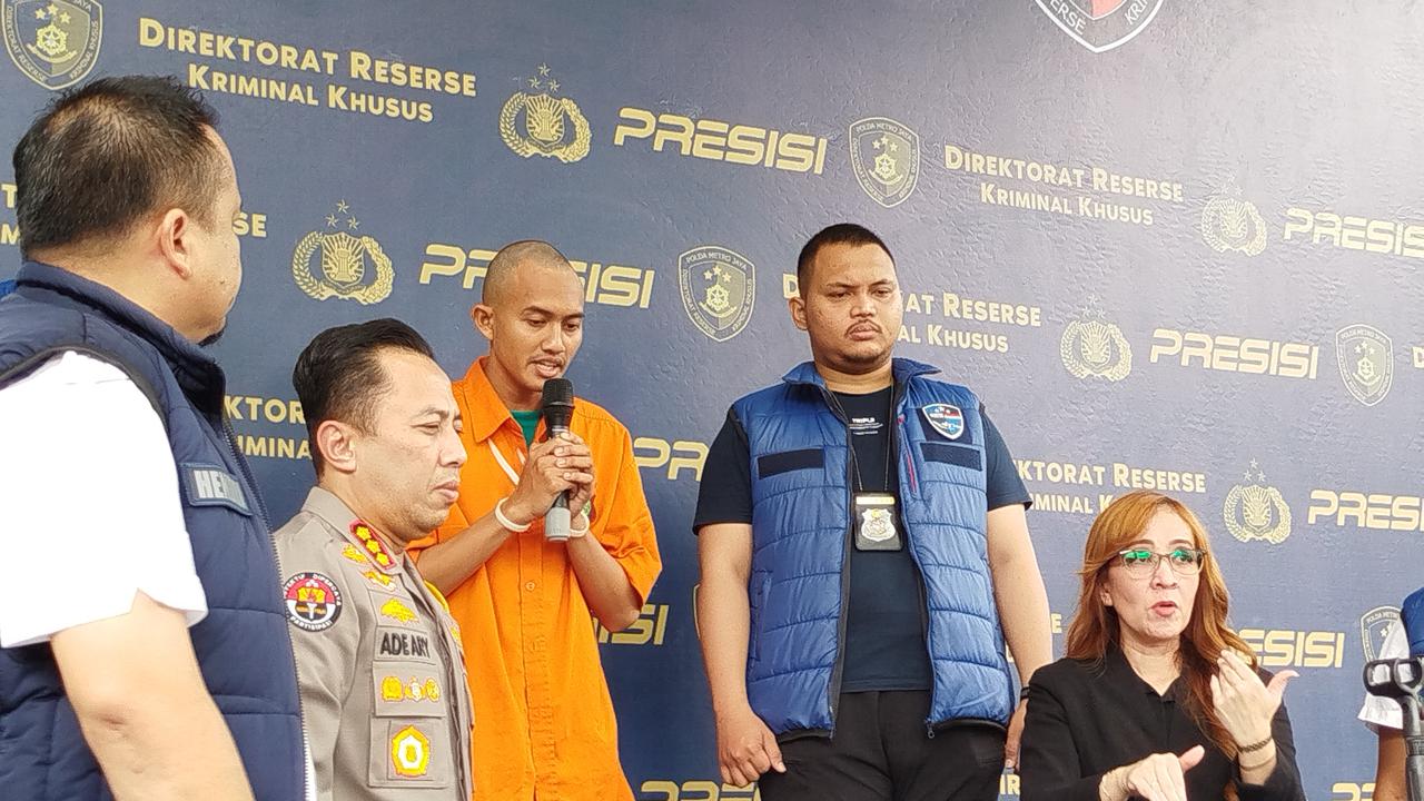 Tiktoker Galih Loss di Polda Metro Jaya, Jumat (26/4/2024). (Liputan6.com/Ady Anugrahadi)