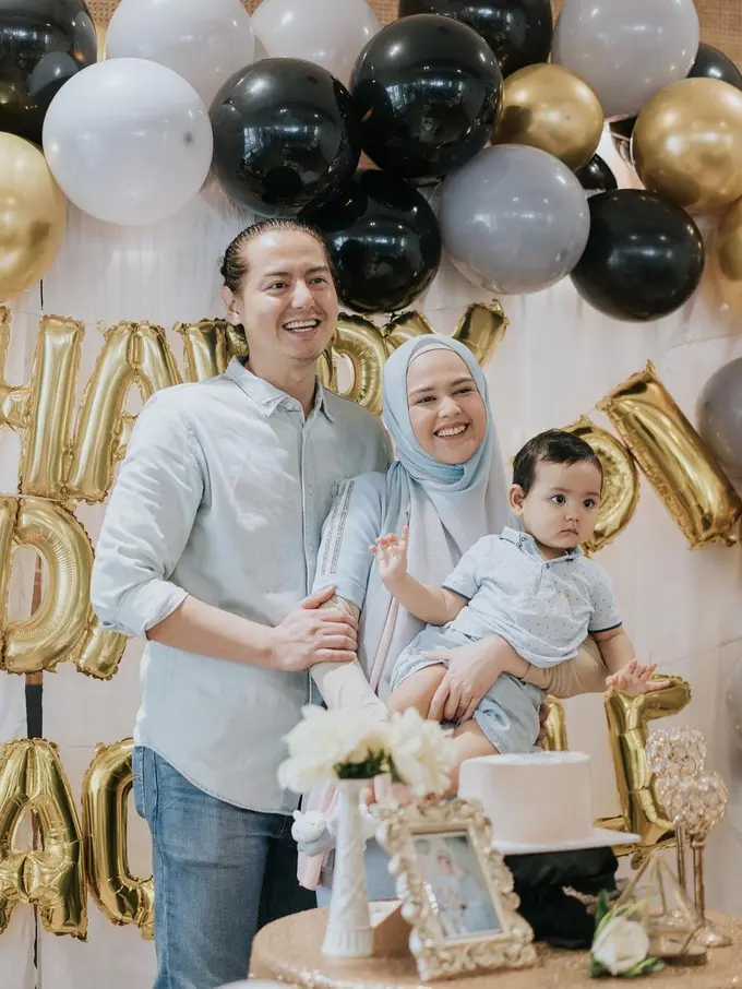 [Fimela] Roger Dannuarta dan Cut Meyriska