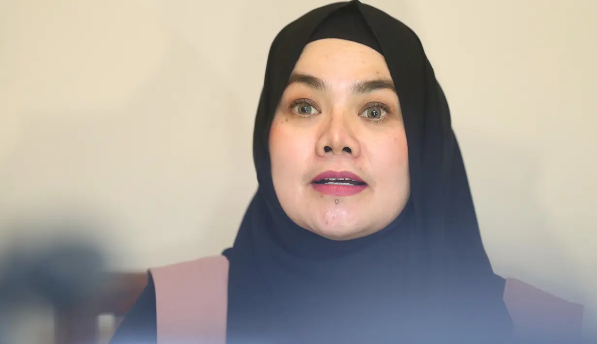 Sarita tidak mengetahui  bahwa suaminya telah menikah secara siri dengan artis Jenifer Dunn. Ia mengaku bersama suaminya telah sepakat untuk mengakhiri rumah tangganya. (Nurwahyunan/Bintang.com)