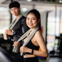 Tips untuk memilih outfit olahraga yang nyaman dan tetap stylish. (foto: jcomp/freepik)