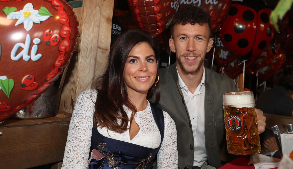 Foto Para Wags Bayern Munchen Tampil Cantik Di Oktoberfest 2019 Bola Liputan6 Com