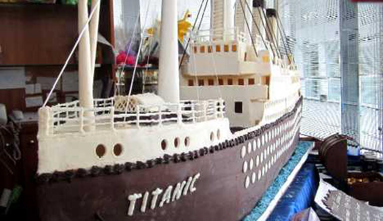 Uniknya 12 Kue Ulang Tahun Bentuk Kapal  Titanic Tenggelam 