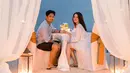 Pasangan pengantin baru Ririn Ekawati dan Ibnu Jamil terus menunjukan kekompakannya. Kalau pasangan lainnya memamerkannya dengan cara memakai busana kembar, namun beda halnya dengan mereka yang ternyata kompak urusan makanan. (Instagram/ririnekawati)