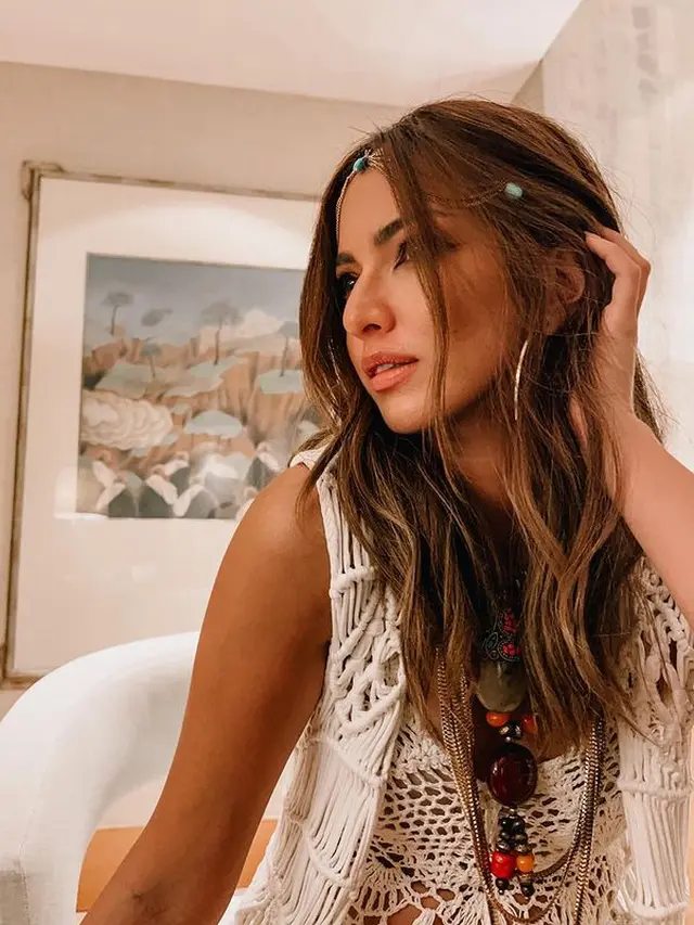 Nia Ramadhani dalam gaya busana bohemian (Instagram/ramadhaniabakrie)