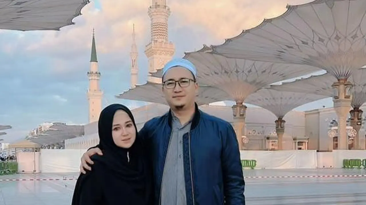 Rani Tamara diketahui sedang menjalankan ibadah umrah bersama suaminya, Aminullah Muhamad Abduh.