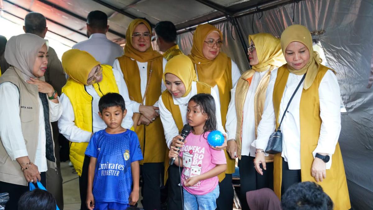 Sentuh Pengungsi Langsung, DWP ESDM Bantu Korban Bencana di Sumatra Barat