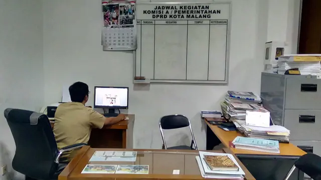 Pengakuan Mereka yang Tersisa di Gedung DPRD Kota Malang