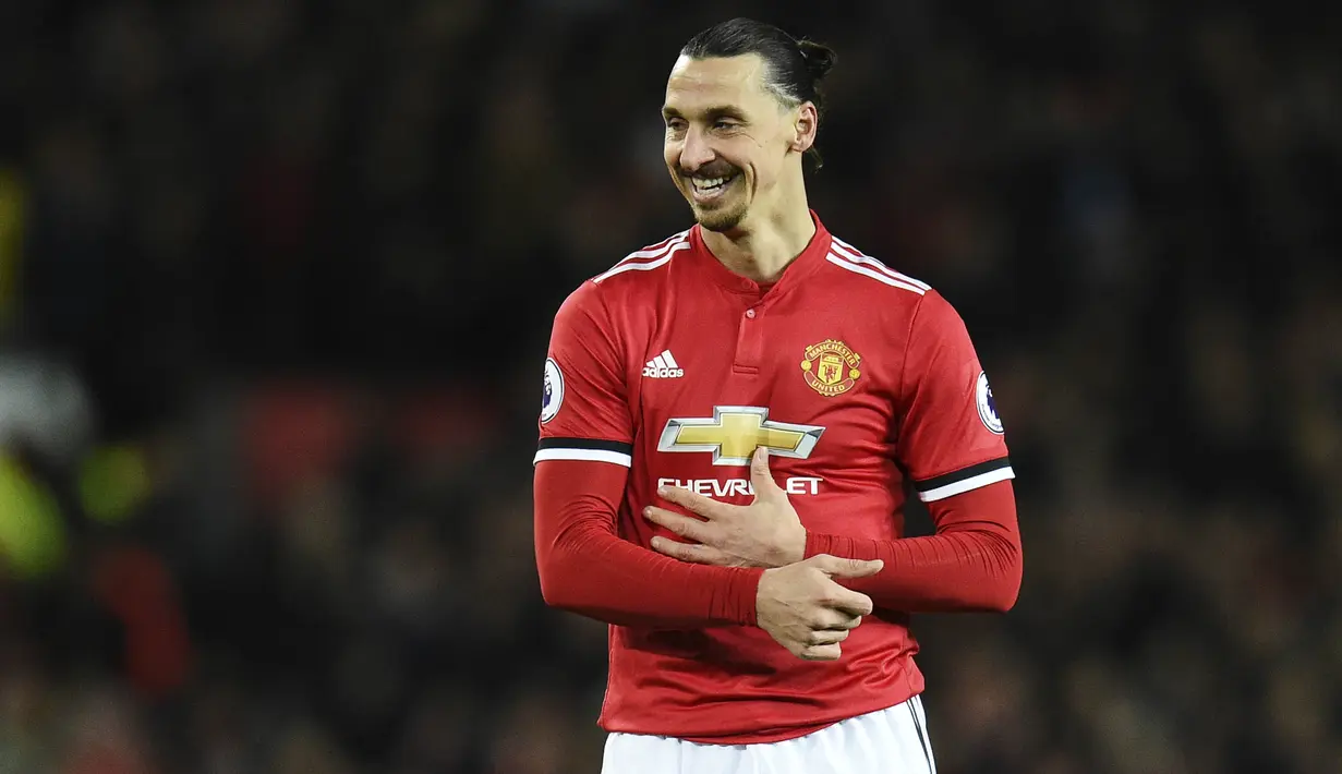 8. Zlatan Ibrahimovic Zlatan melengkapi skuad fantastic four arahan Pep Guardiola. Karena pola tiki-taka Barcelona tak sesuai dengan permainan Ibra, kapten timnas Swedia minta dijual dan berlabuh ke AC Milan dan membawa Rossoneri Juara Serie A. (AFP/Oli S