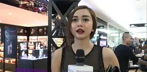 Disela waktu kosongnya, Aura Kasih menyempatkan diri untuk hadir di setiap acara fashion show. Ia mencuri ilmu dari setiap koleksi dari para desainer yang menampilkan karyanya dalam acara fashion show.