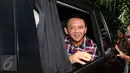 Cagub Petahana, Basuki Tjahaja Purnama (Ahok) saat meninggalkan kediaman Ketua Umum PDI-P. Megawati Soekarnoputri di Kebagusan, Jakarta, Rabu (15/2). (Usai mengadakan pertemuan, Ahok langsung menuju Rumah Lembang. (Liputan6.com/Helmi Fithriansyah)