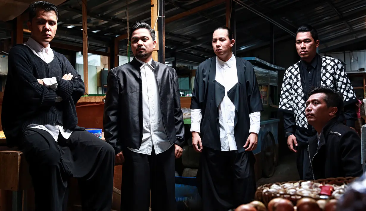 Album kali ini dibuat lebih serius dari sebelumnya. Kerja sama dengan desainer lokal untuk membuat baju yang glamour. (Deki Prayoga/Bintang.com)