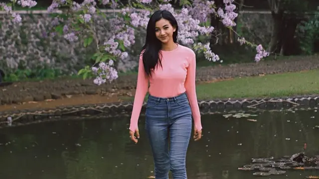 6 Potret Glenca Chysara, Keponakan Poppy Bunga yang Selalu Tampil Kece