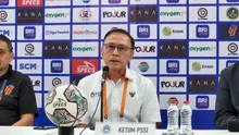 Ketua Umum PSSI, Mochamad Iriawan alias Iwan Bule,&nbsp;memberikan pernyataan pada sesi konferensi pers pascadigelarnya lanjutan kompetisi Liga 1 2022-2023 di Stadion Manahan, Solo, Senin (5/12/2022). (Bola.com/Radifa Arsa)