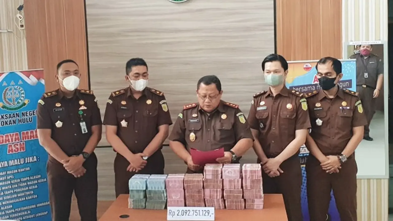 Uang Rp2 miliar yang disita Kejari Rokan Hulu karena merupakan hasil korupsi oksigen dan gas RSUD Rokan Hulu.