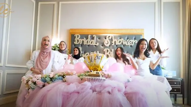 7 Momen Kejutan Bridal Shower Lesty Kejora, Tampil Kocak Saat Wajahnya Dicoret-coret