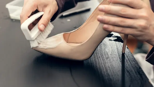 ilustrasi cara mencuci sepatu/etonastenka/shutterstock