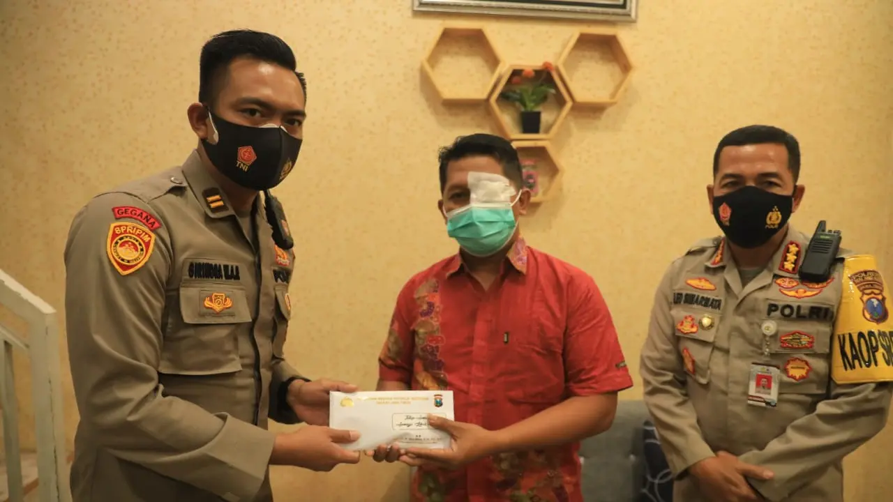 Bripka Eko Winardi mendapat bantuan dari Polda Jatim. (Dian Kurniawan/Liputan6.com)