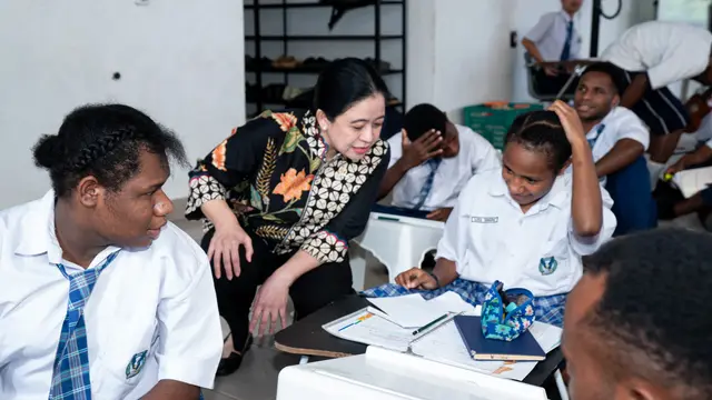Puan Kunjungi Sekolah Bagi Anak Papua Pedalaman, Dengarkan Harapan Bisa Kembali Bangun Daerah