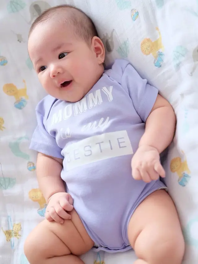 Berusia 3 Bulan, Ini 7 Potret Gemas Baby Ariel Putri Yuanita Christiani