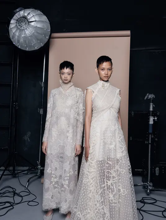 <p>Koleksi Fall Winter 2023 diluncurkan secara unik. Hadir dalam sebuah presentasi Fashion Look Book yang dramatis. / Foto dok: SAPTO DJOJOKARTIKO.</p>
