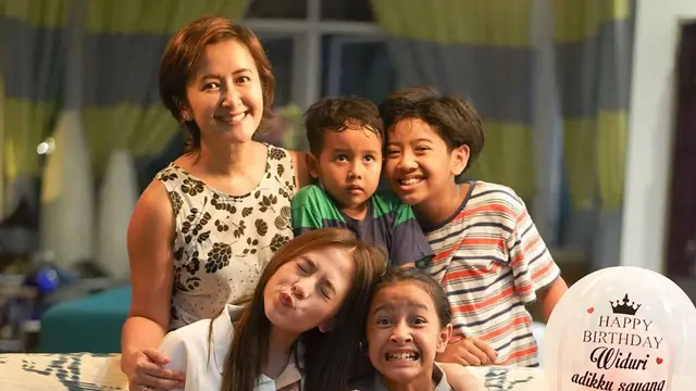 Diberi Kejutan Ulang Tahun, Ini 6 Potret Kebersamaan Adhisty Zara dan Widuri Putri