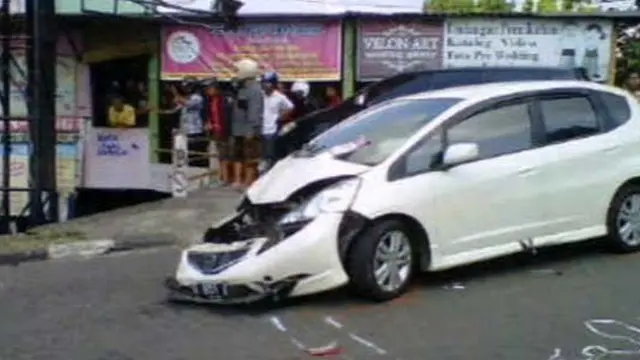 Bus Tabrak 6 Motor dan 3 Mobil di Semarang, 3 Tewas