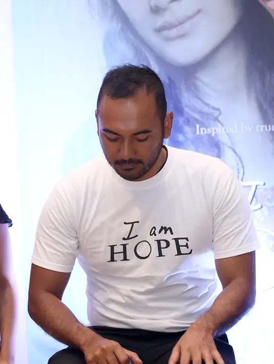 Ditemui di Taman Ismail Marzuki (TIM) Jakarta Pusat pada Kamis (4/2/2016), Ario Bayu mengaku jika menyanyi memang bukan hobinya. Namun dirinya mendukung kampanye kesadaran akan kanker. (Andy Masela/Bintang.com)