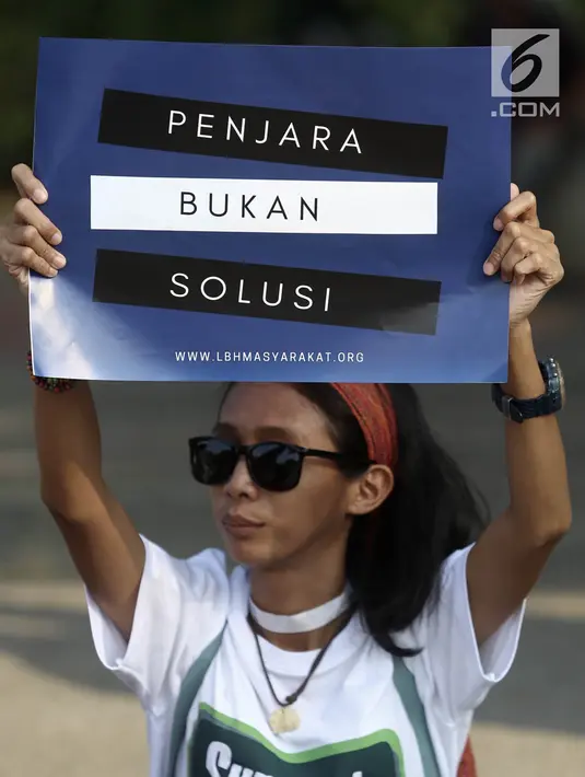 Aktivis menggelar aksi Renungan 10 Tahun Undang-Undang Narkotika di Taman Aspirasi, Monas, Jakarta, Selasa (25/6/2019). Aksi ini juga dalam rangka memperingati Hari Anti Narkotika Internasional. (merdeka.com/Iqbal S Nugroho)