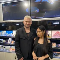 Anton Zimin MAC Senior Artistry Ungkap Makeup Metalic Akan Menjadi Tren. [Anisha/Fimela]