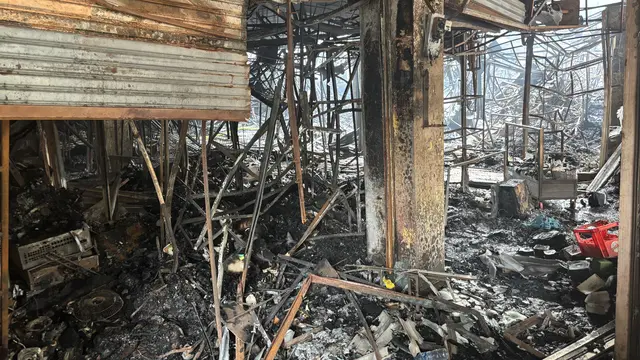 Kebakaran Pasar Taman Puring terjadi pada Senin malam 28 Juli 2025.