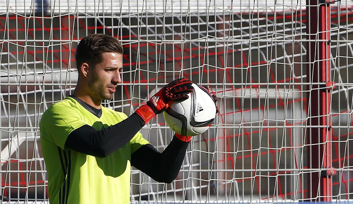 Kiper Kevin Trapp saat mengikuti sesi latihan  timnas Jerman jelang partai persahabatan dengan Perancis di Munich, Jerman, Rabu(11/11/2015) WIB. (REUTERS/Michael Dalder)