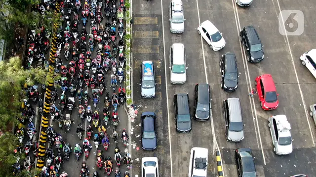 Pantauan Udara Ribuan Pemudik Motor di Merak