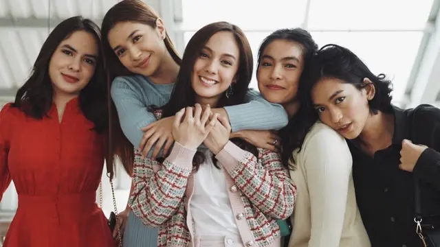 6 Potret Kebersamaan Pemain Serial Mama Mama Milenial, Bak Sudah Berteman Lama
