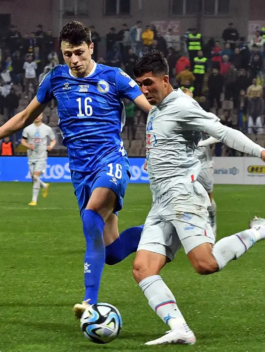 Bosnia and Herzegovina menempati posisi dua klasemen Grup J Kualifikasi Euro 2024. (ELVIS BARUKCIC/AFP)