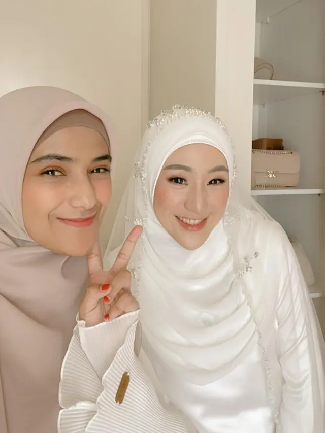 Kedekatan Nadya Mustika dan Larissa Chou