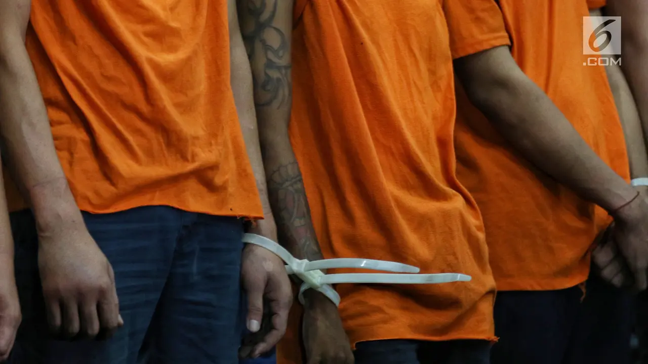 Polisi Tunjukkan Tersangka dan Barang Bukti Kerusuhan Aksi 22 Mei
