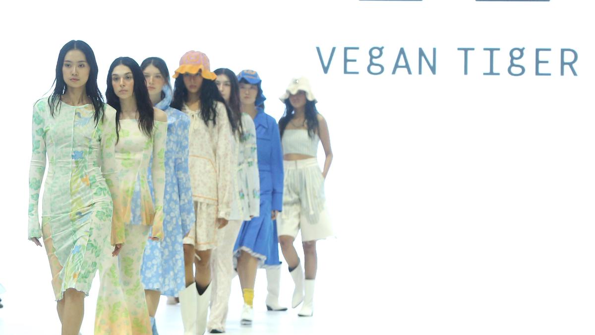 Desainer Korea Selatan Hadirkan Busana Vegan di Jakarta Fashion Week 2024 - Fashion Fimela.com
