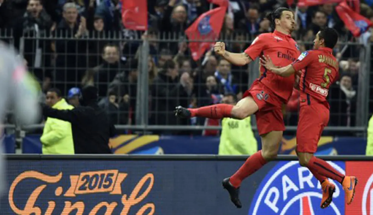 Zlatan Ibrahimovic merayakan gol yang dicetaknya ke gawang Bastia