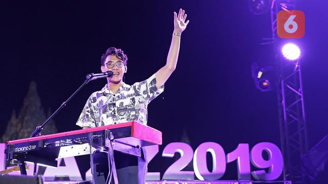 [Fimela] Ardhito Pramono Prambanan Jazz Festival 2019