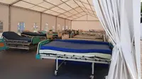 BPBD Jabar membangun tenda serbaguna di sejumlah rumah sakit rujukan Covid-19 untuk membantu pasien yang terus berdatangan dan tidak tertampung. (Foto: Humas Jabar)