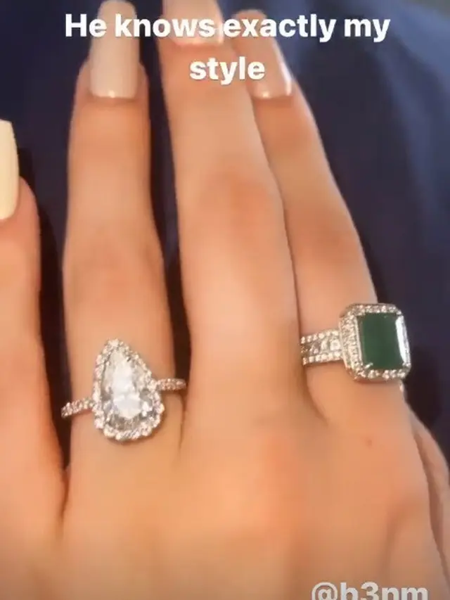 Cincin pertunangan Bella Thorne. (instagram/bellathorne)