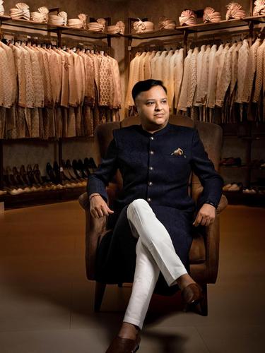 Pemilik bisnis pengecer pakaian etnik pria Vedant Fashions Ravi Modi kini merupakan miliarder.  Foto: Vedant Fashions