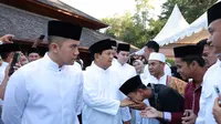 Menteri Pertahanan Prabowo Subianto melaksanakan ibadah salat Idul Fitri 1445 Hijriah di Masjid Nurul Wathon di Padepokan Garuda Yaksa, Hambalang, Bogor, Jawa Barat, Rabu (10/4/2024). (Delvira Hutabarat).